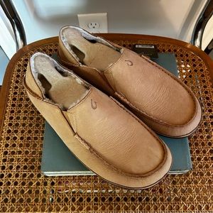 New OLUKAI Kipuka Hulu Leather Slippers Toffee Size 11
